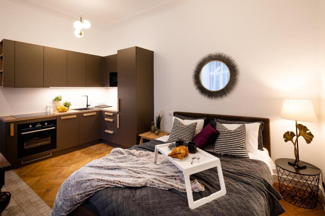 Brivibas House Design Apartments In City Center Рига Экстерьер фото