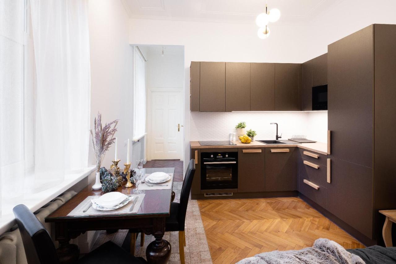 Brivibas House Design Apartments In City Center Рига Экстерьер фото