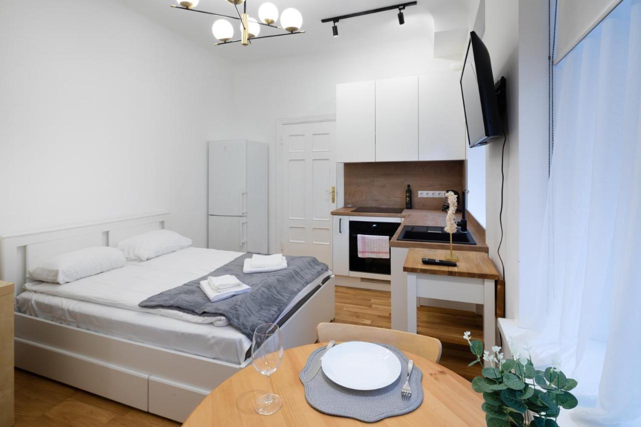 Brivibas House Design Apartments In City Center Рига Экстерьер фото