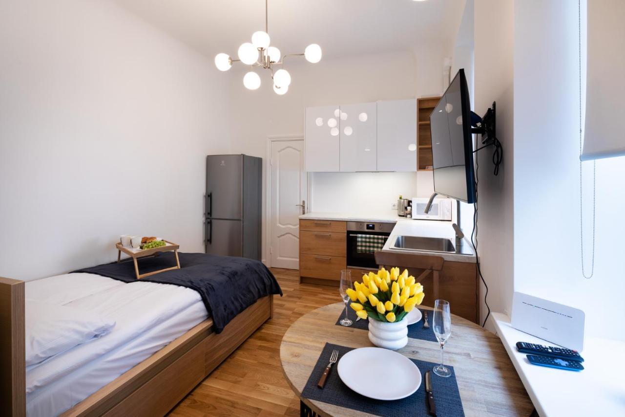 Brivibas House Design Apartments In City Center Рига Экстерьер фото